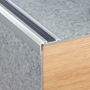Praktijkvoorbeeld van antislip trapneus 3MPRO1460.