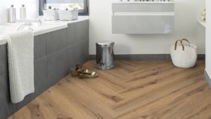 Impressiebeeld van een woonkamer met een PVC vloer van Creation 55 in Cedar Brown uitvoering.